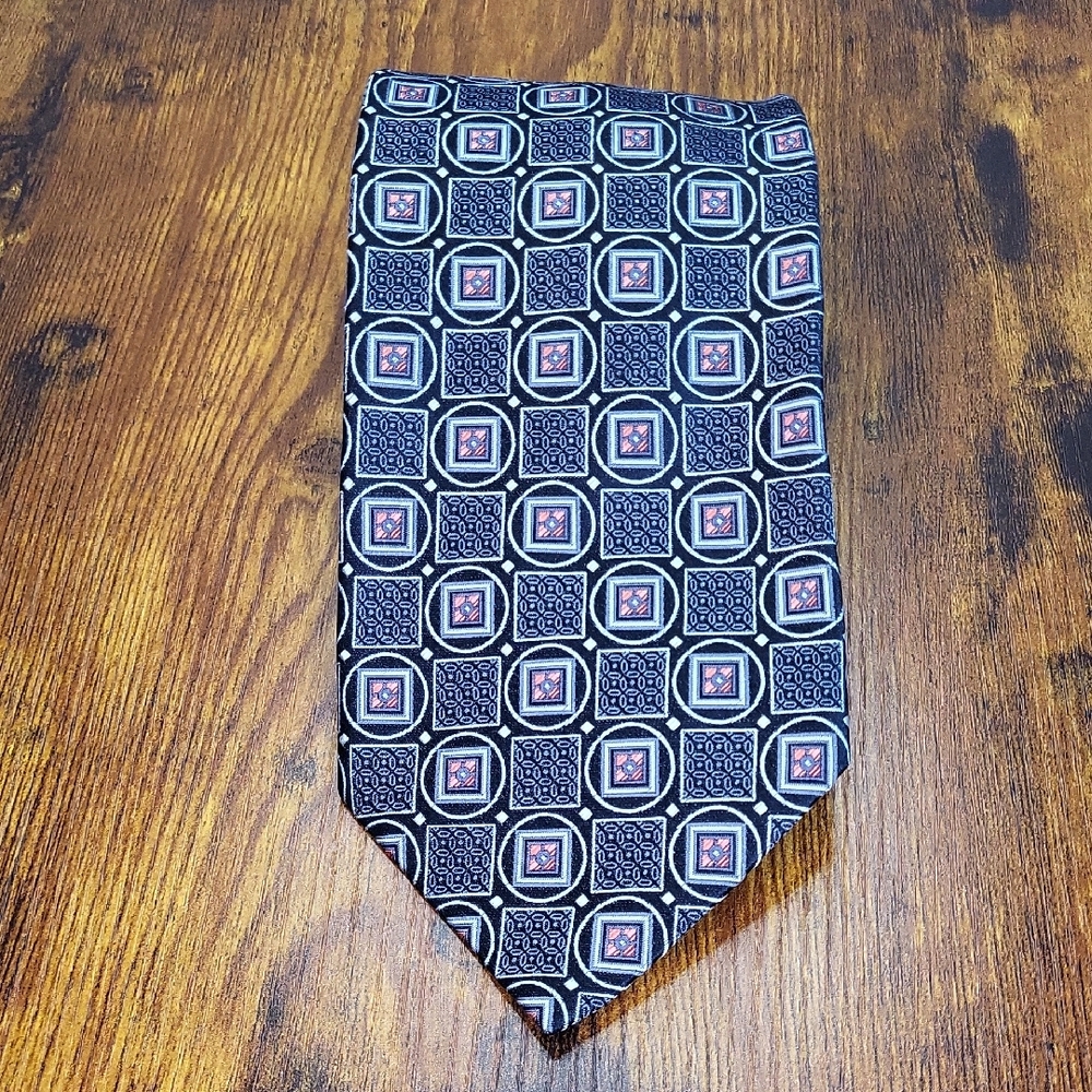 Ermenegildo Zegna Made Italy 100% Silk. Navy and Burgundy Geometric Tie